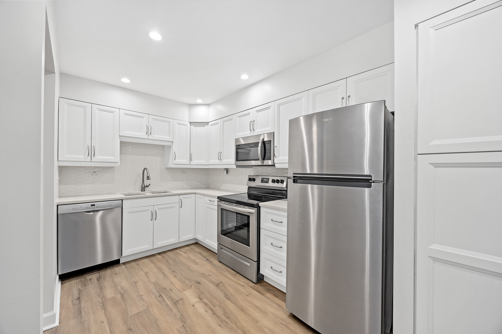 3915 Saratoga Avenue Unit: H214