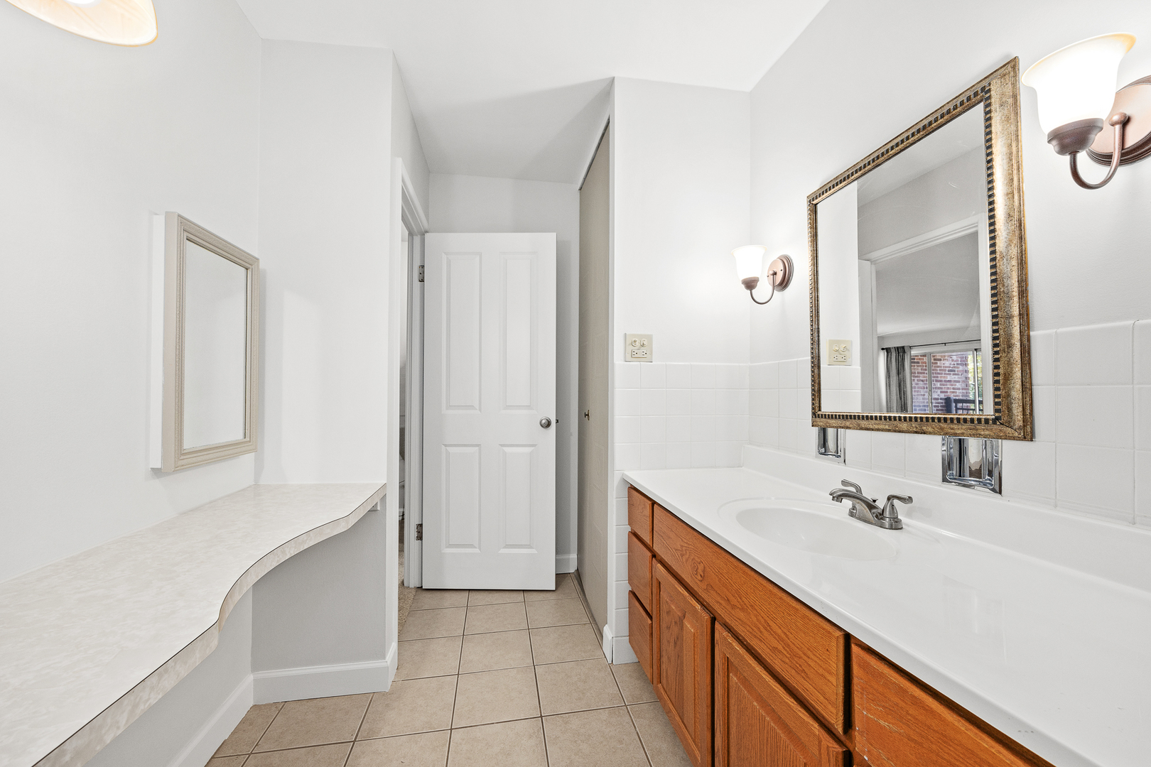 3915 Saratoga Avenue Unit: H214