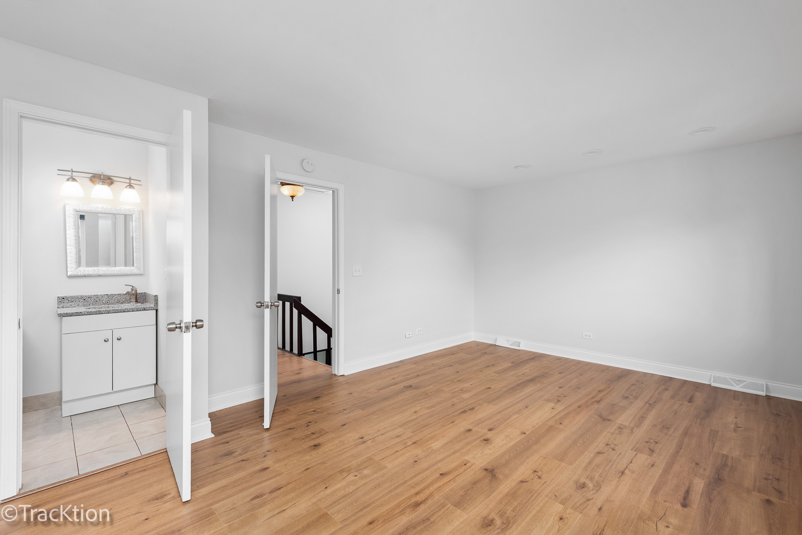 29W425 THORNWOOD Lane