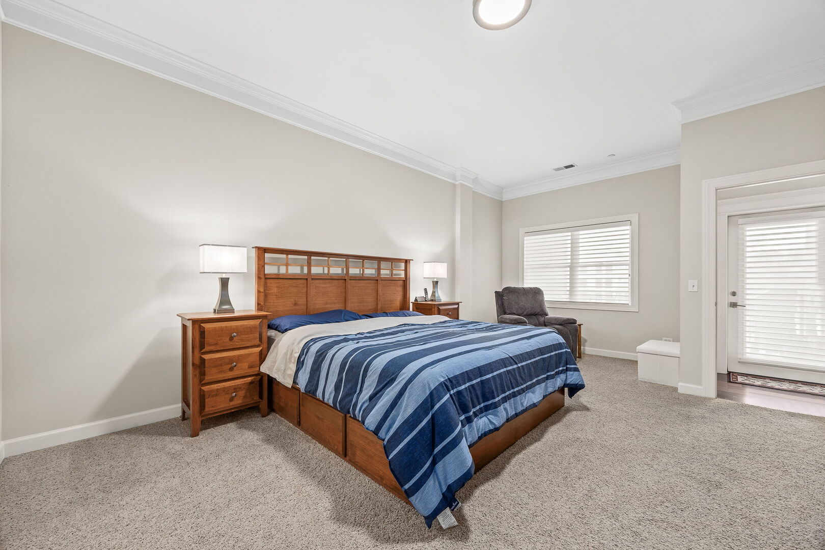 4929 FOREST Avenue Unit: 2E
