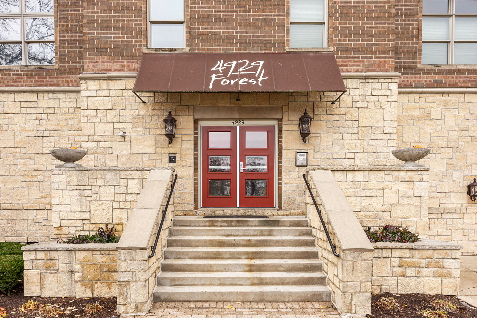 4929 FOREST Avenue Unit: 2E