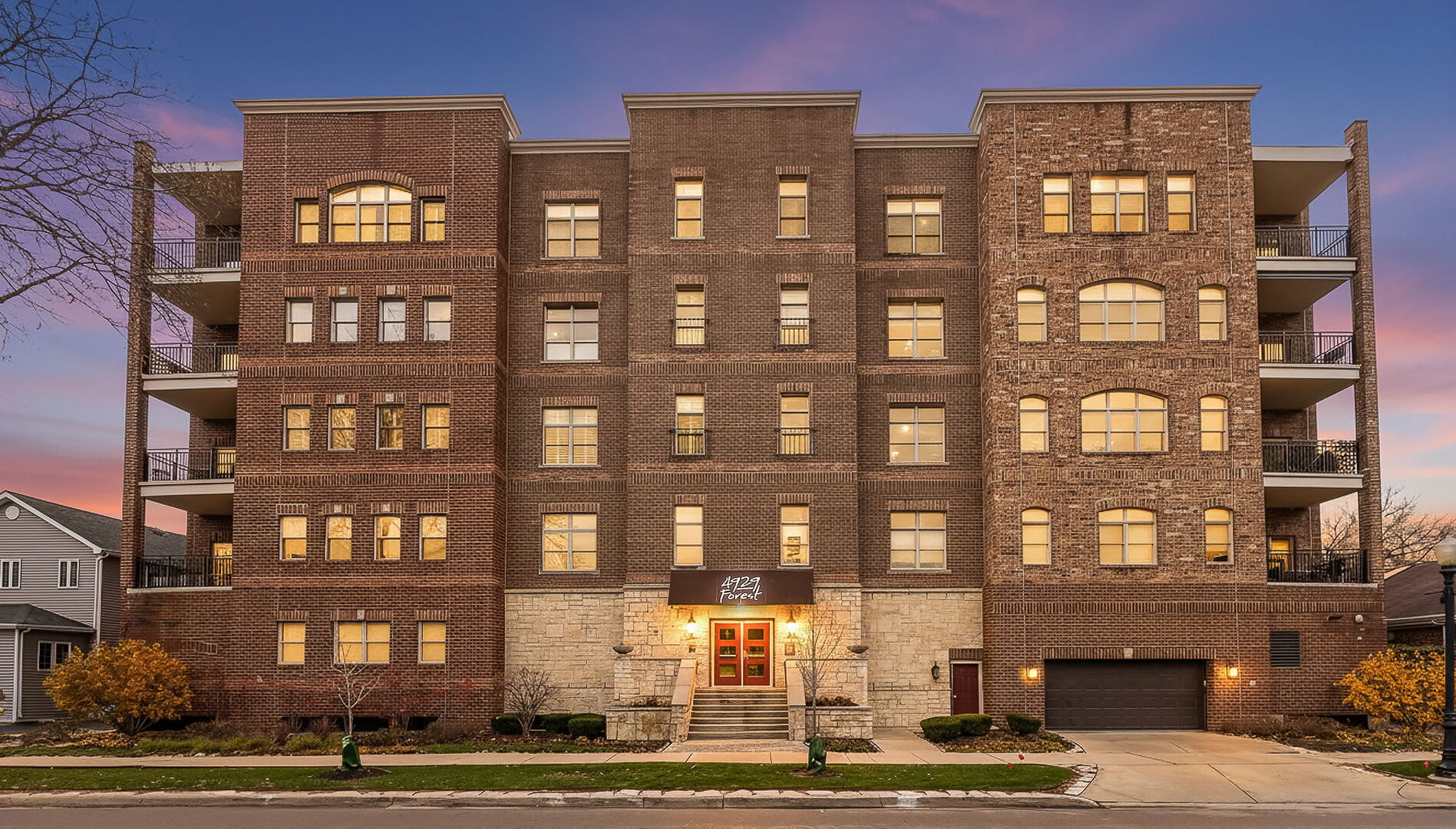 4929 FOREST Avenue Unit: 2E