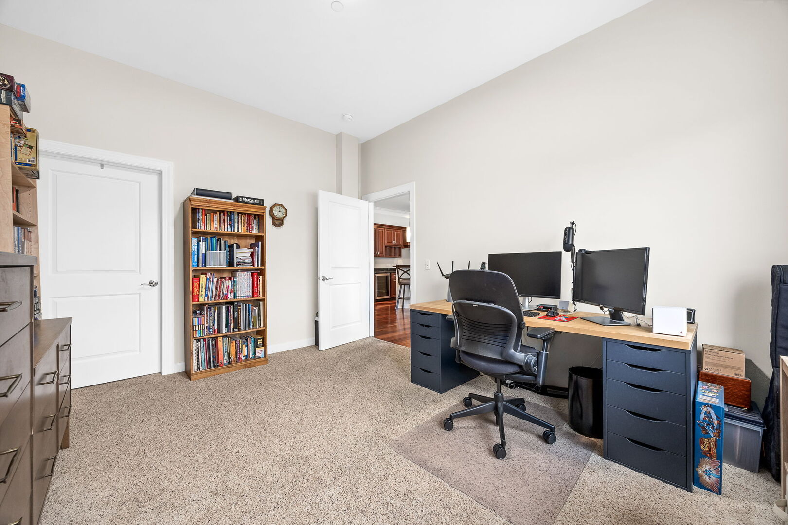 4929 FOREST Avenue Unit: 2E