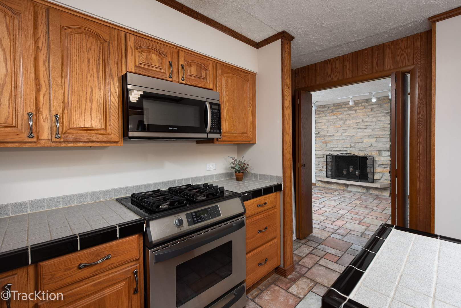 6724 Meadowcrest Drive
