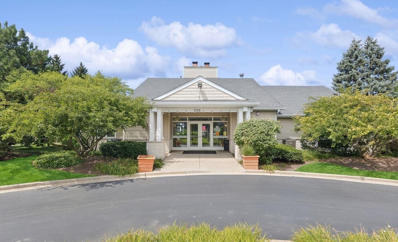 734 N Gary Avenue Unit: 210