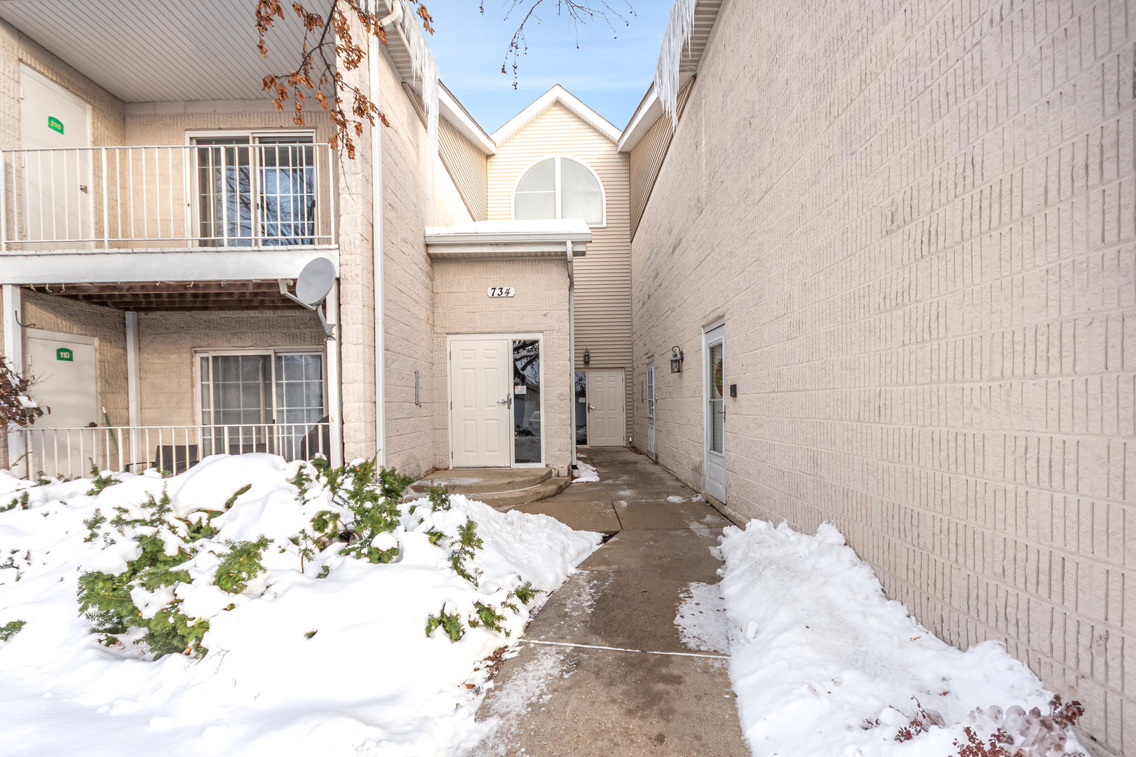 734 N Gary Avenue Unit: 210