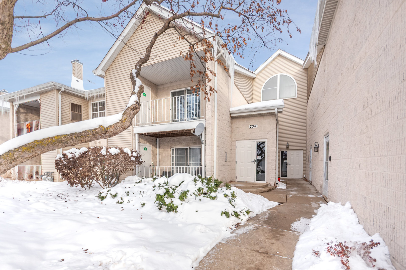 734 N Gary Avenue Unit: 210
