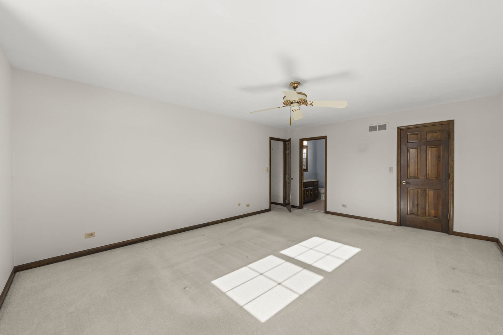 19W140 Avenue Chateaux