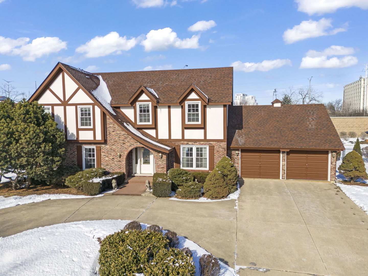 19W140 Avenue Chateaux