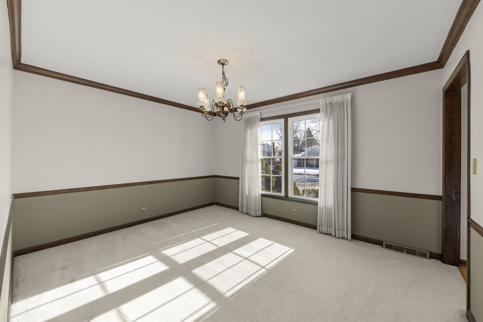 19W140 Avenue Chateaux