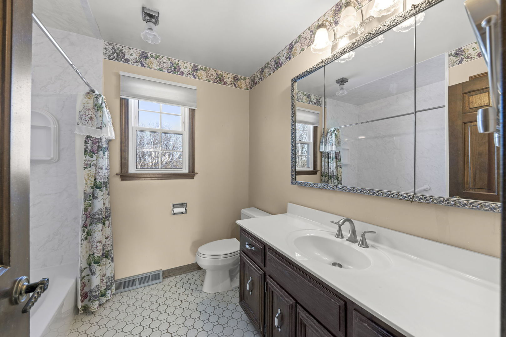 19W140 Avenue Chateaux