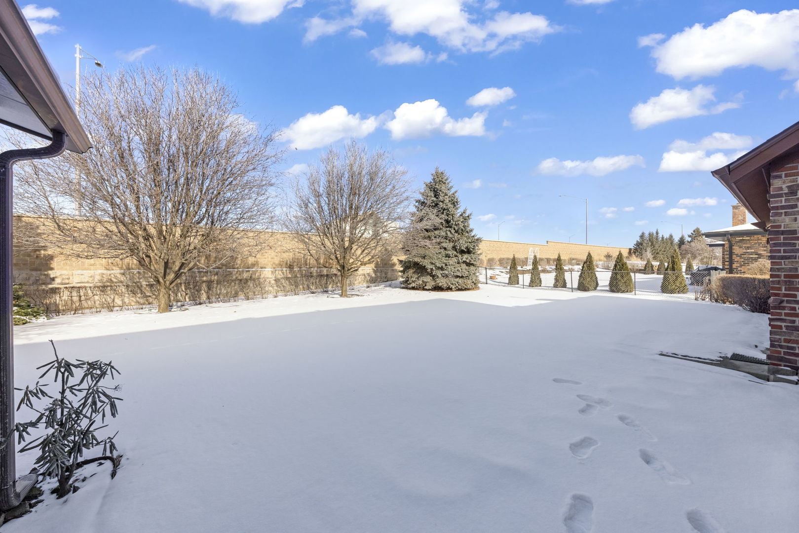 19W140 Avenue Chateaux