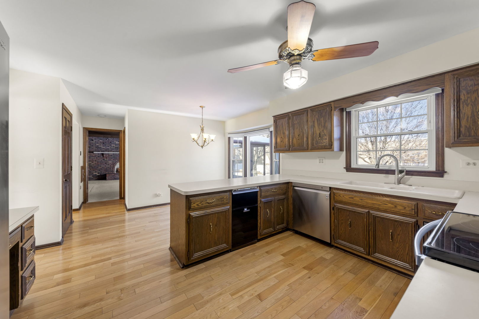 19W140 Avenue Chateaux