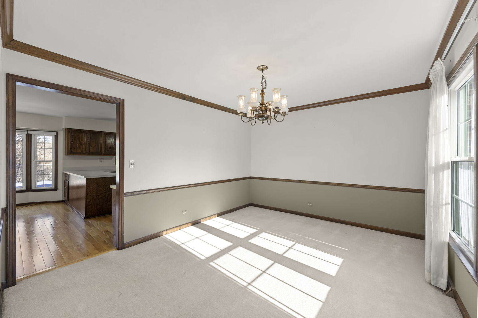 19W140 Avenue Chateaux