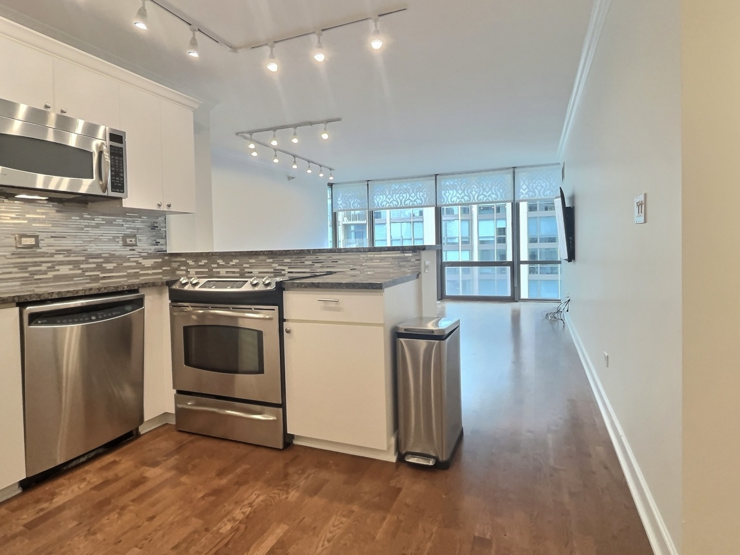 2 E Erie Street Unit: 1614
