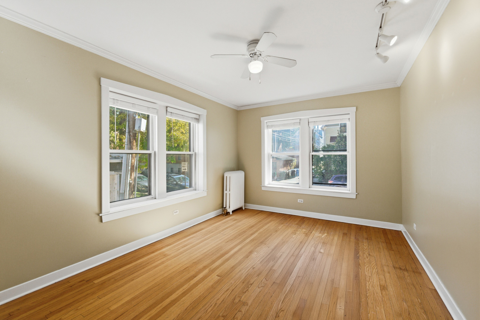 1014 W Barry Avenue Unit: 1