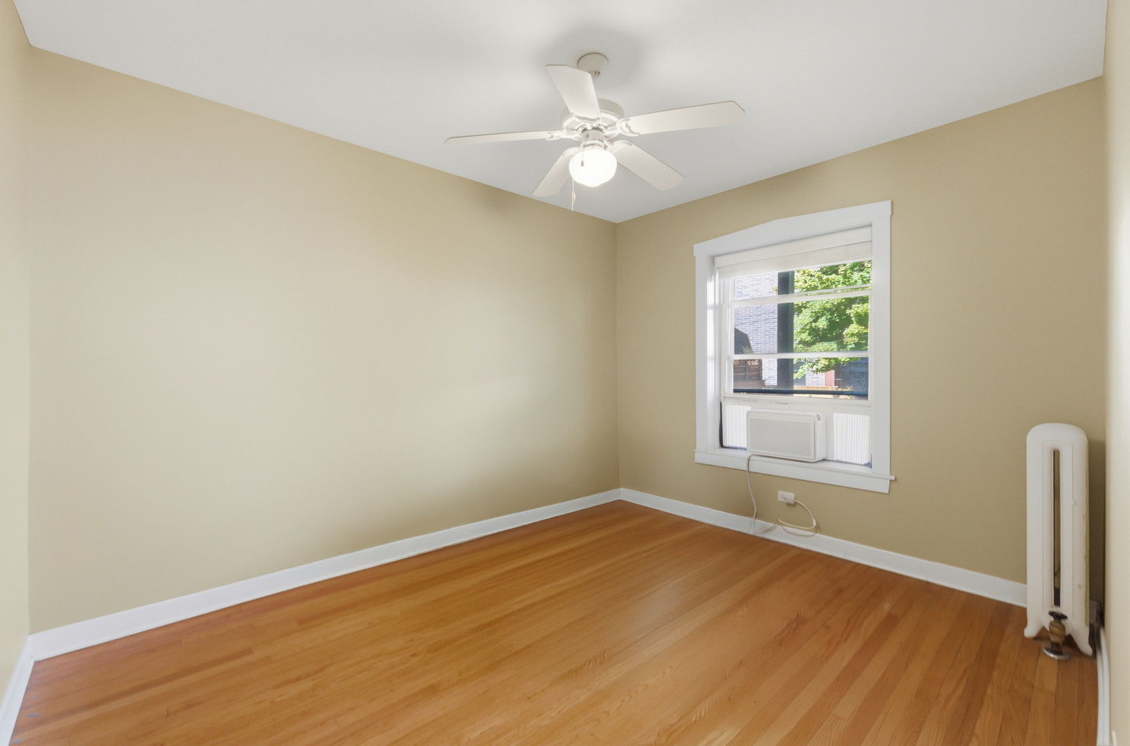 1014 W Barry Avenue Unit: 1