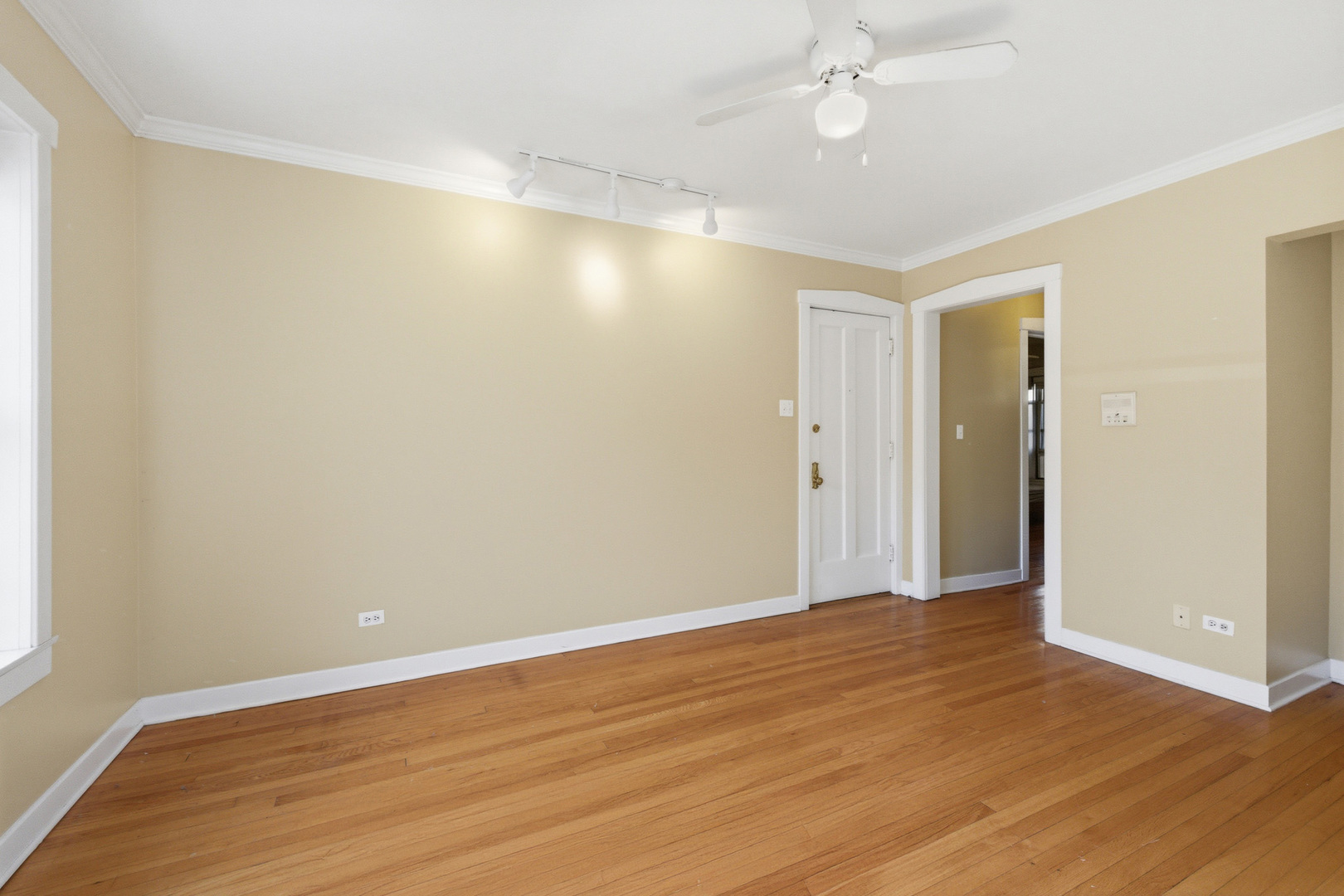 1014 W Barry Avenue Unit: 1