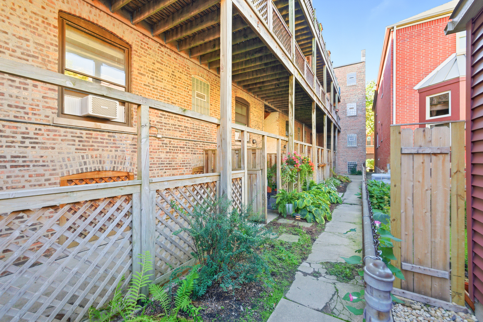 1014 W Barry Avenue Unit: 1