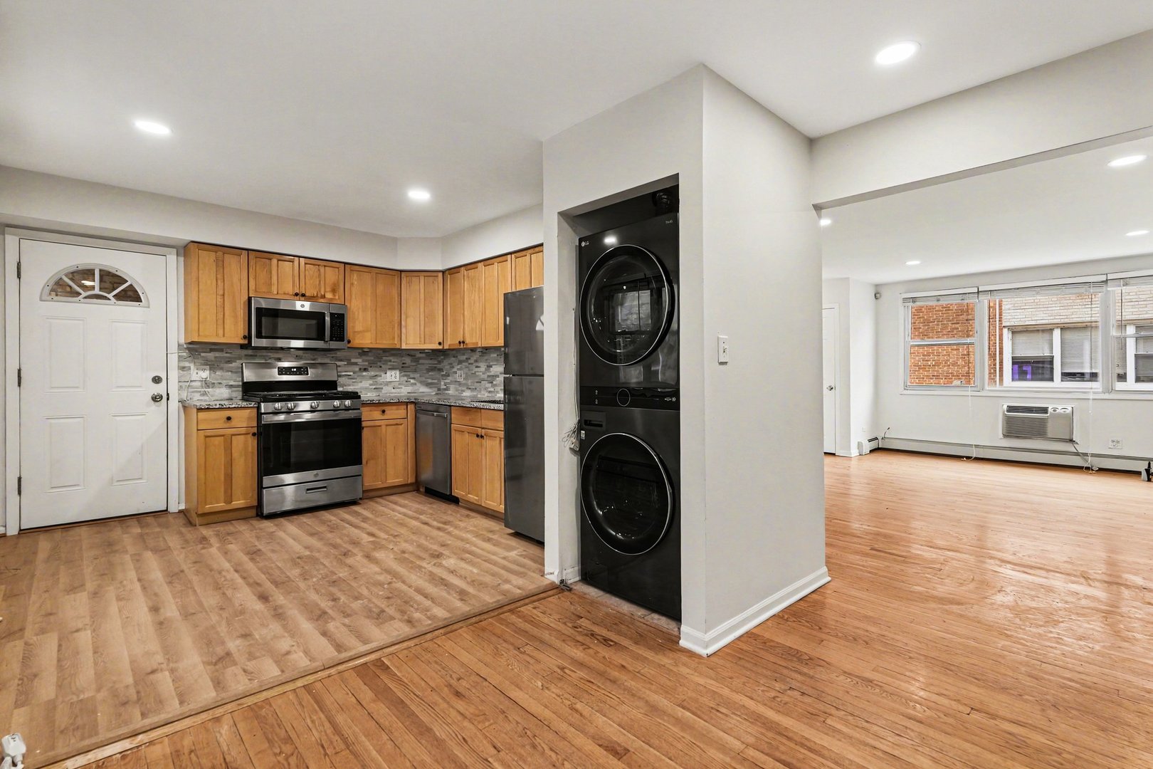 1527 W SHERWIN Avenue Unit: 2N
