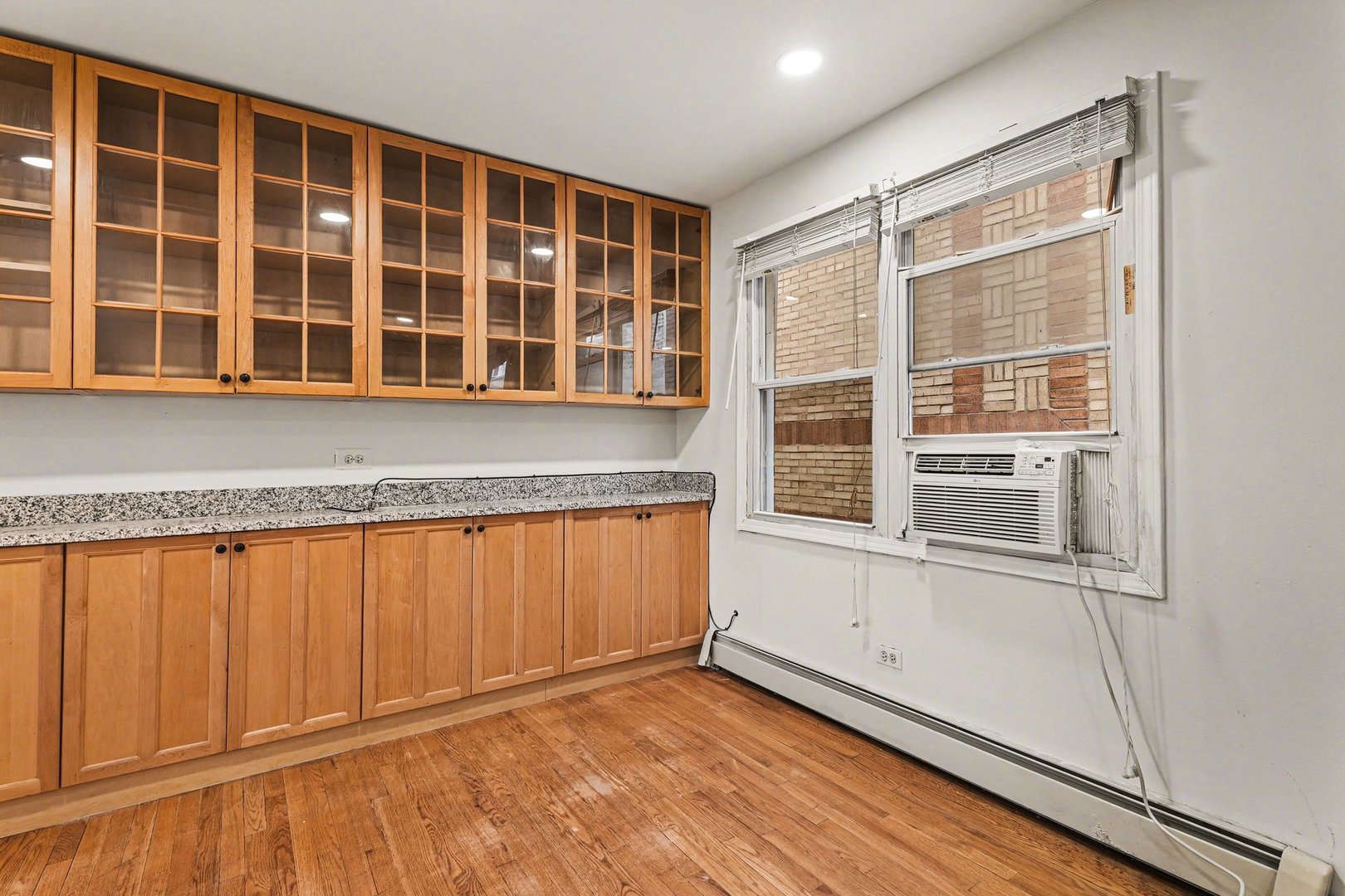 1527 W SHERWIN Avenue Unit: 2N