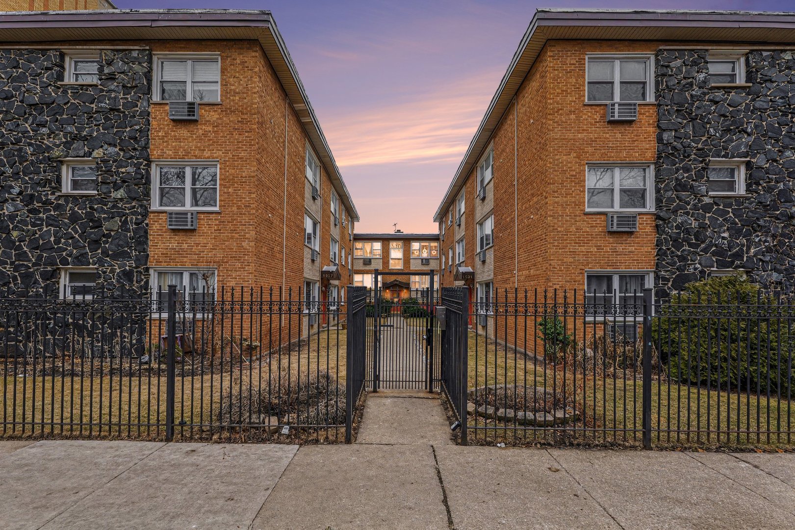 1527 W SHERWIN Avenue Unit: 2N