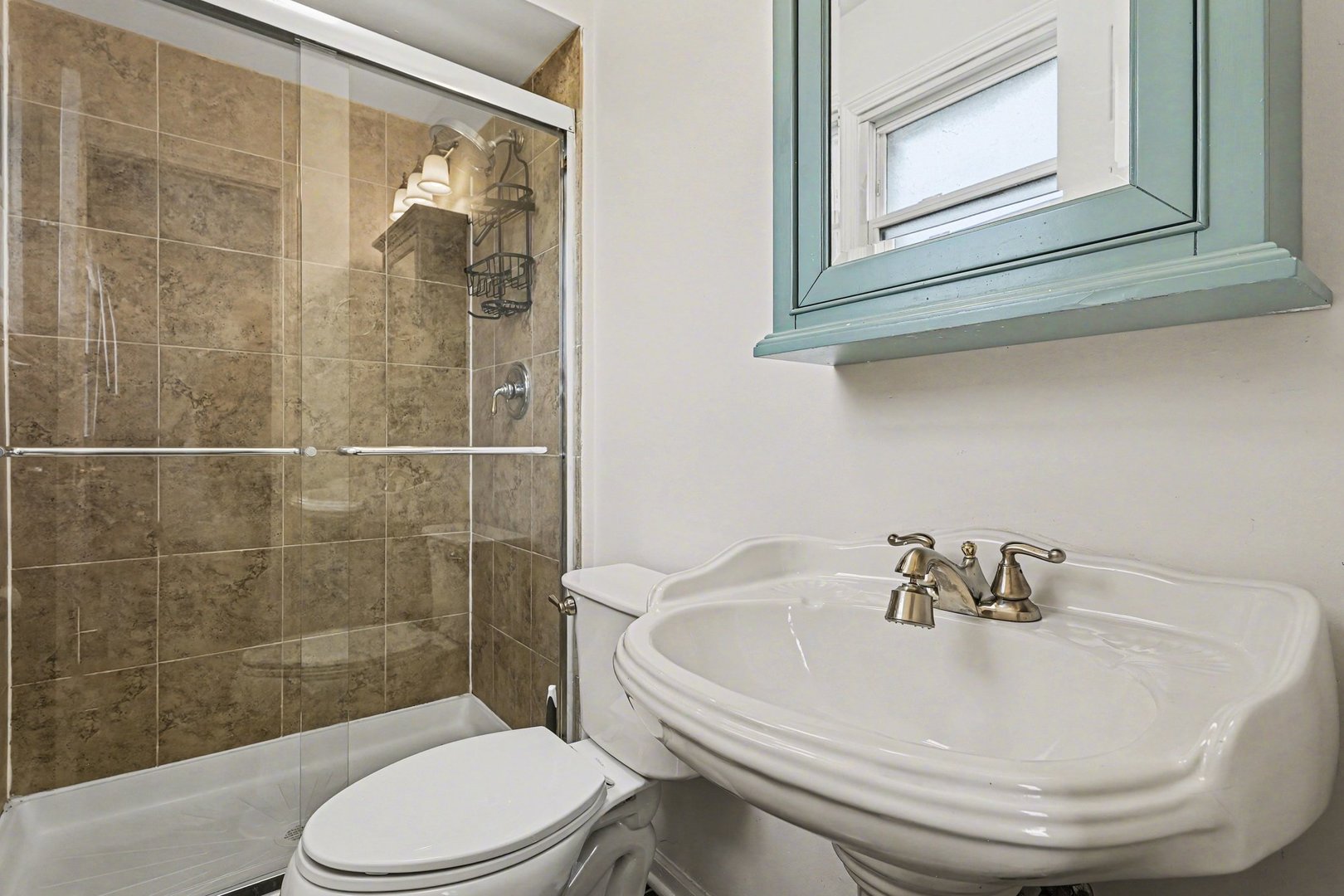1527 W SHERWIN Avenue Unit: 2N