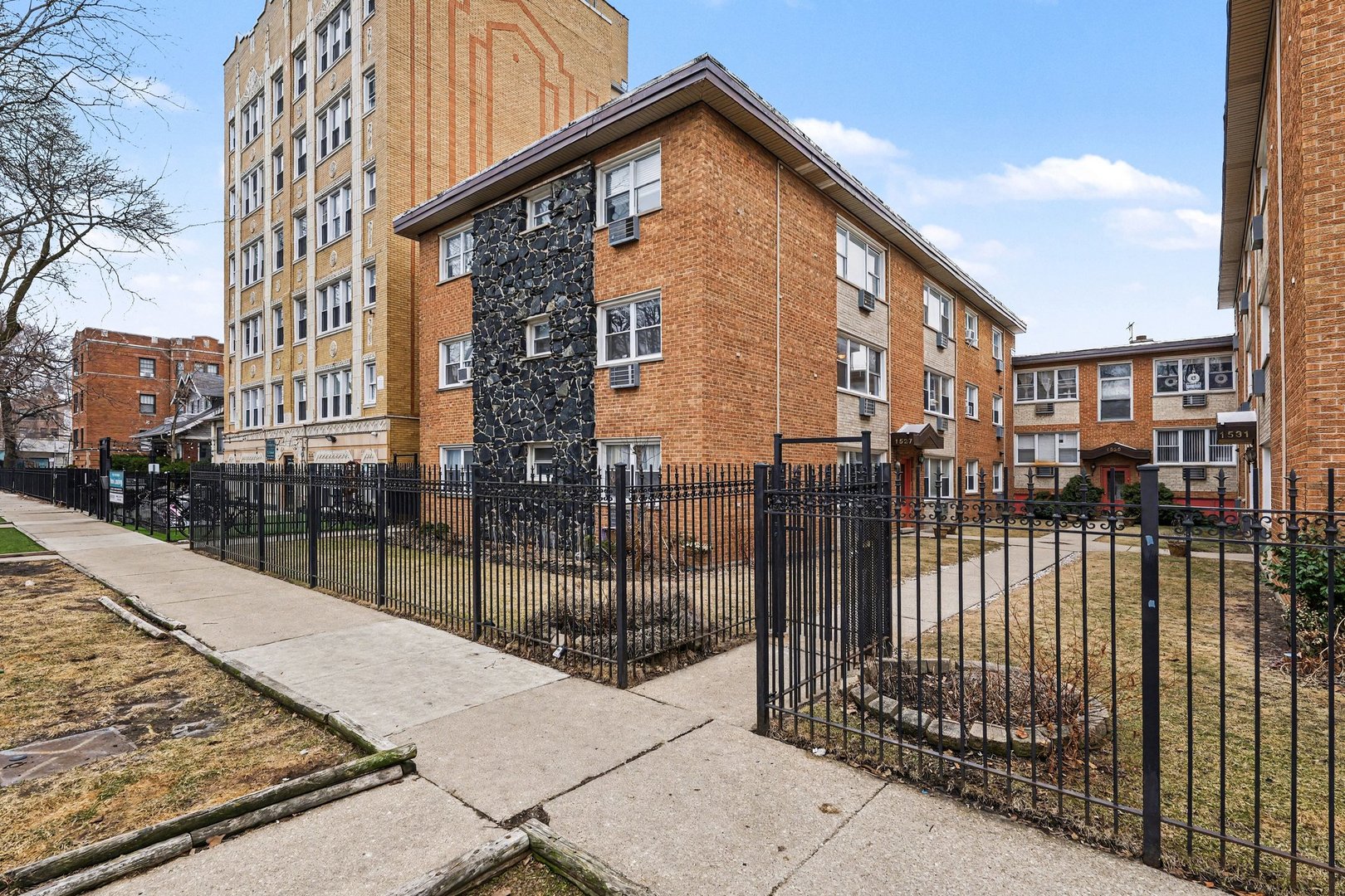 1527 W SHERWIN Avenue Unit: 2N