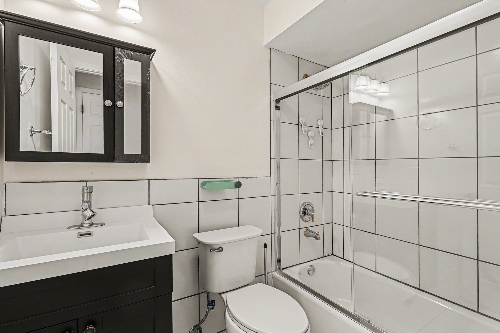 1527 W SHERWIN Avenue Unit: 2N