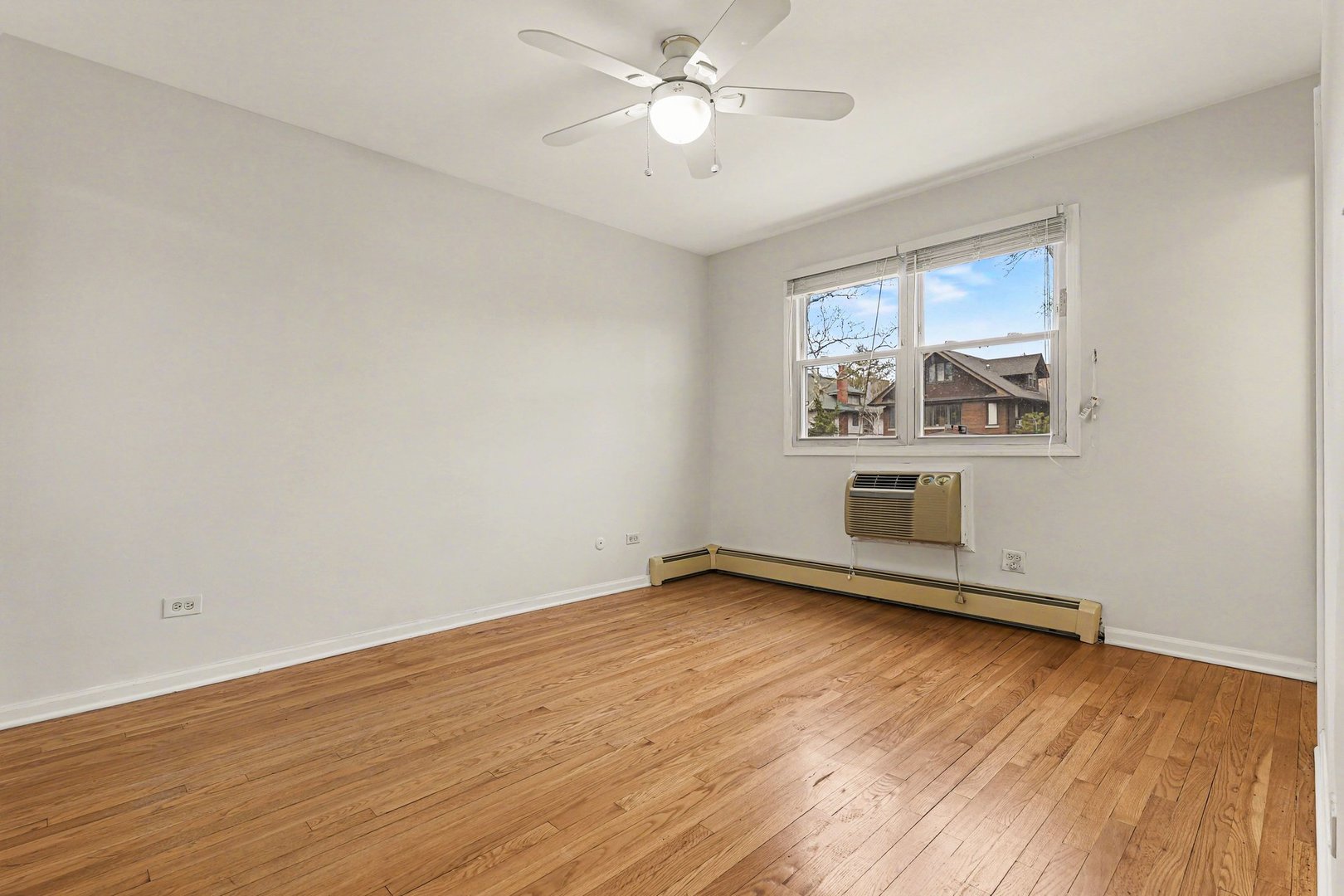 1527 W SHERWIN Avenue Unit: 2N