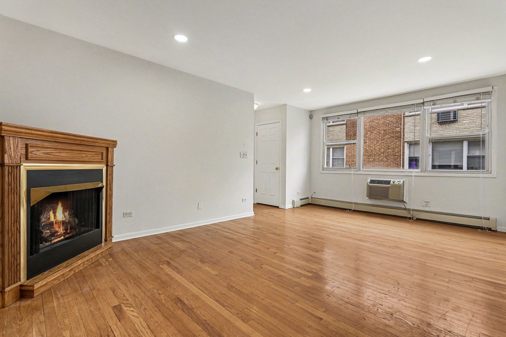 1527 W SHERWIN Avenue Unit: 2N