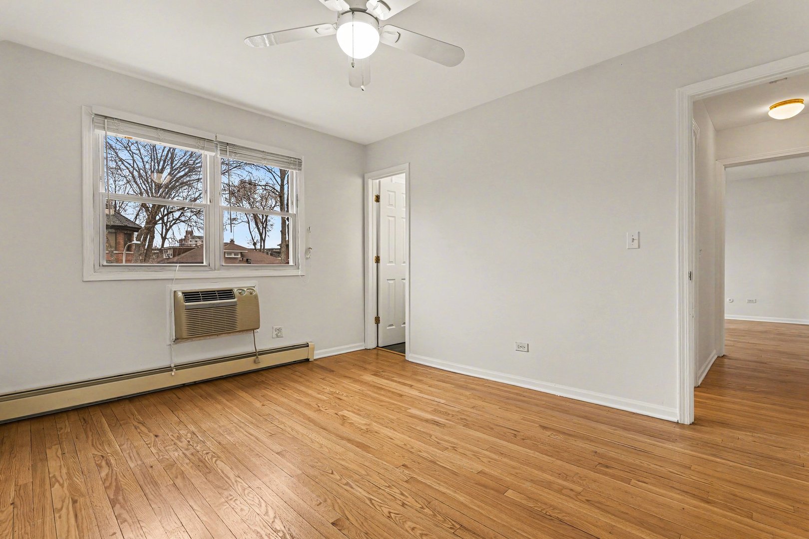 1527 W SHERWIN Avenue Unit: 2N