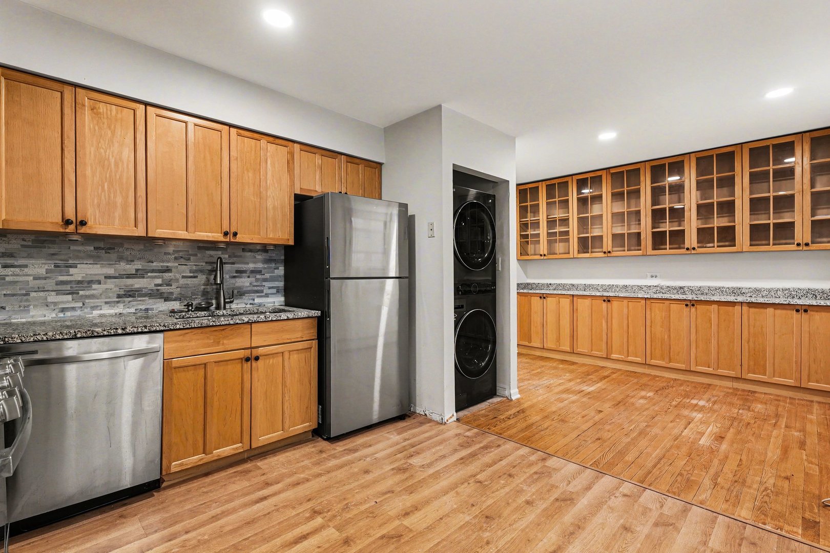 1527 W SHERWIN Avenue Unit: 2N