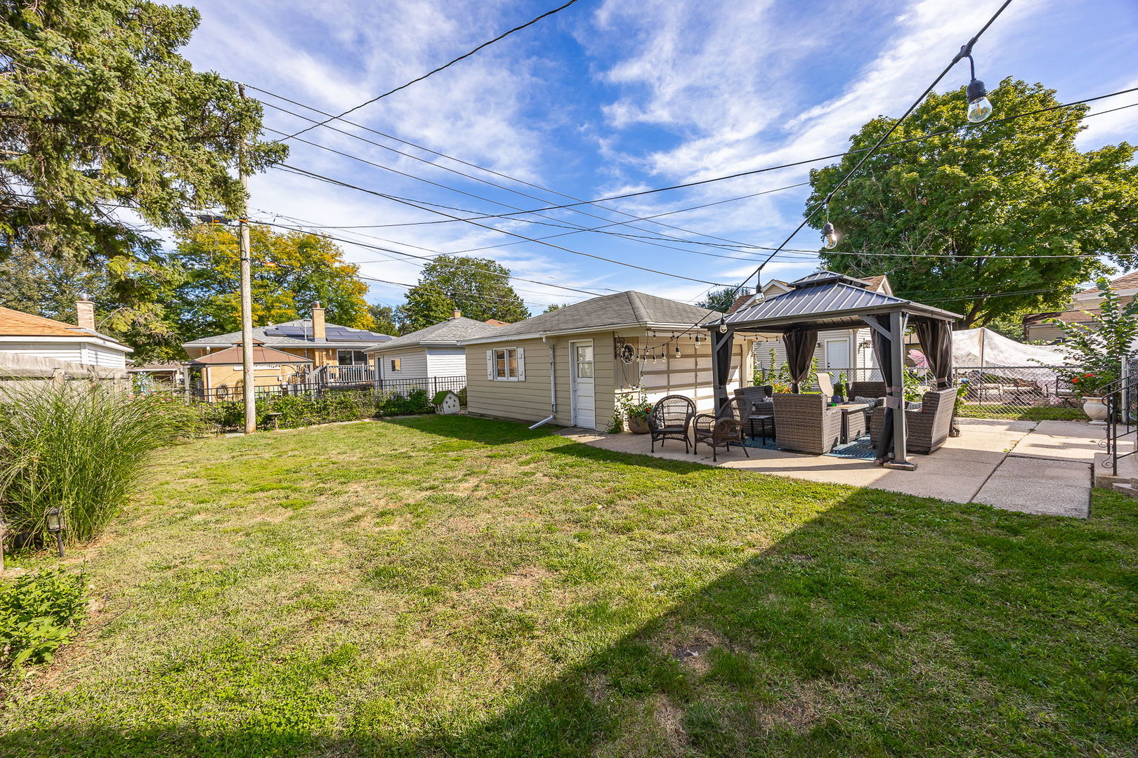 937 ROBINHOOD Lane