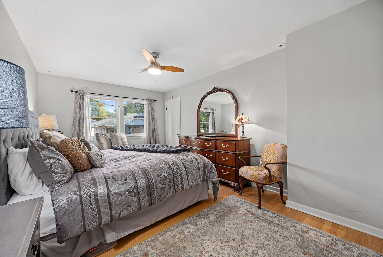 937 ROBINHOOD Lane