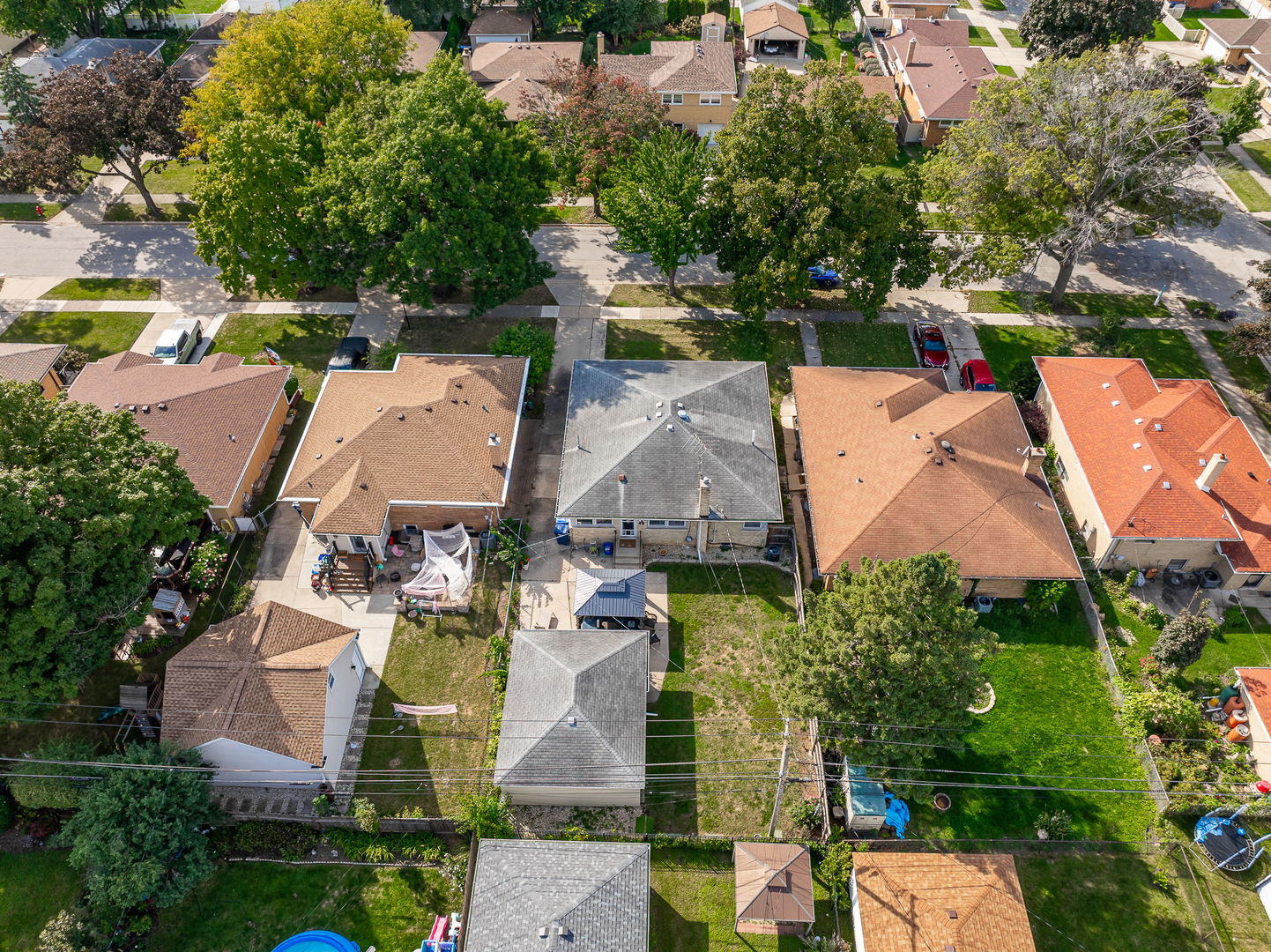 937 ROBINHOOD Lane
