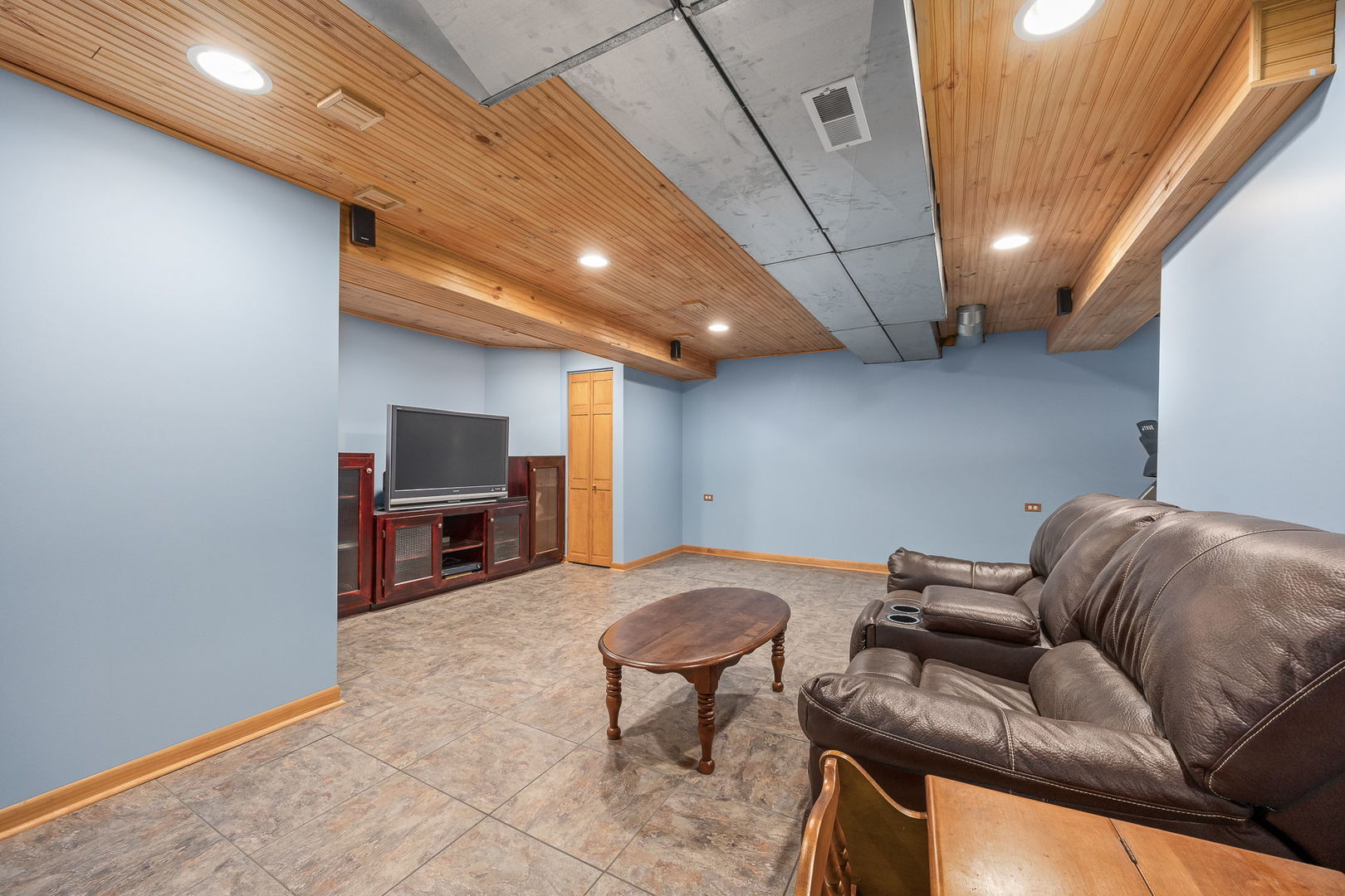 20W505 Elizabeth Street