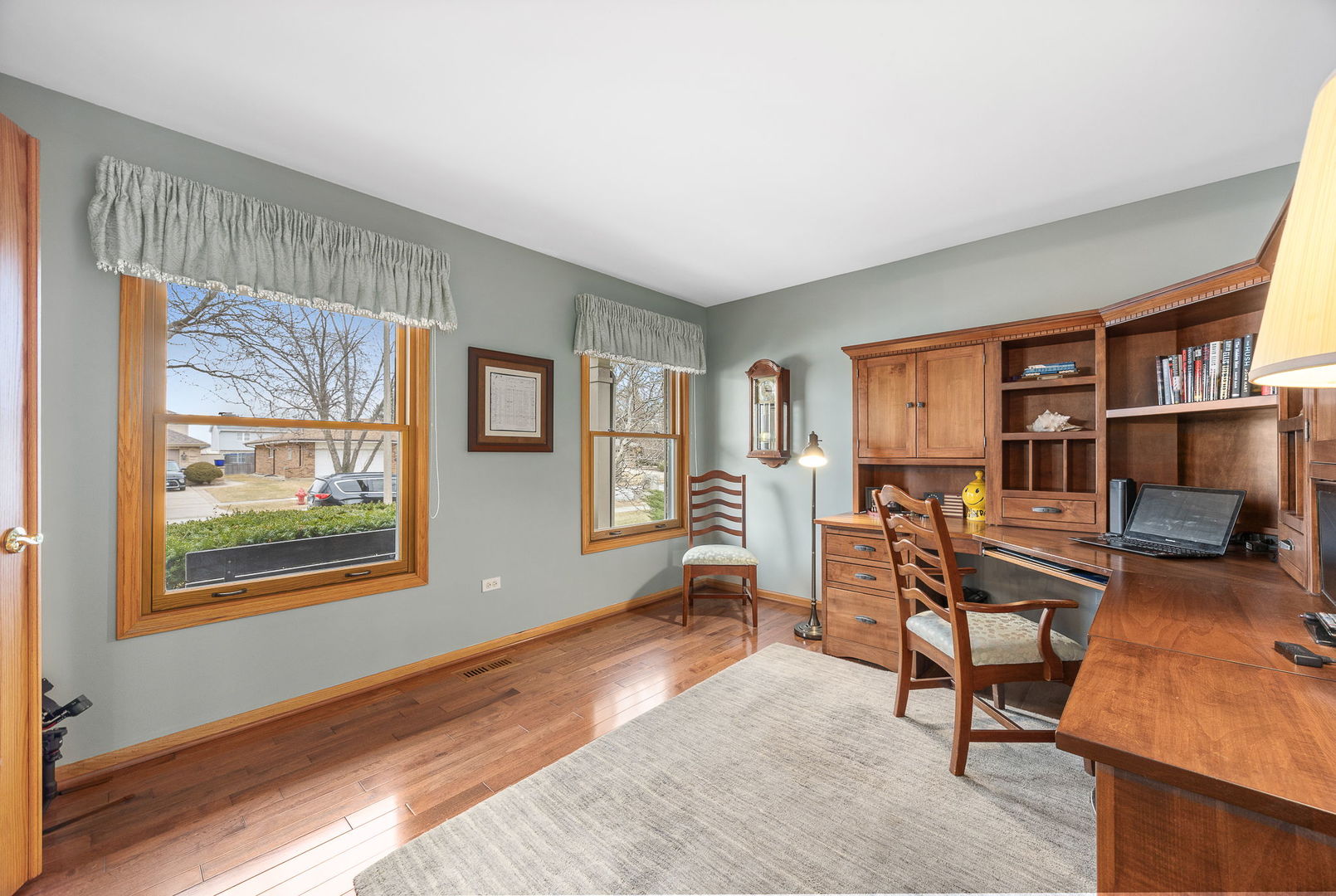 20W505 Elizabeth Street