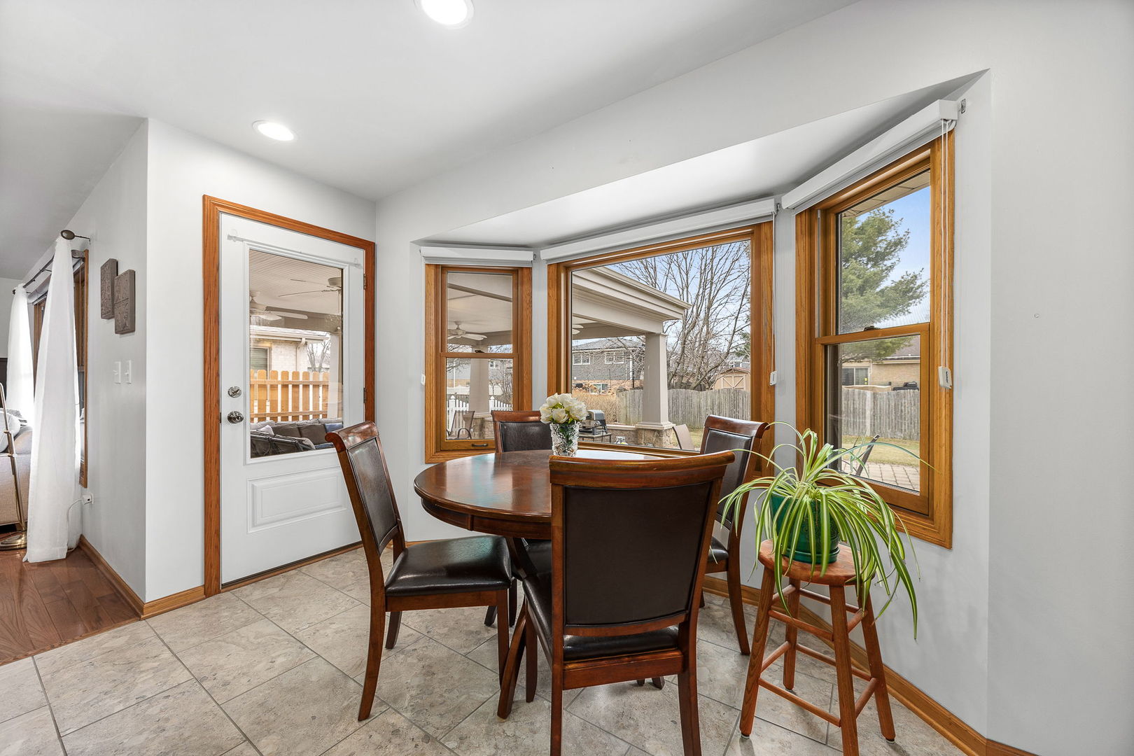 20W505 Elizabeth Street