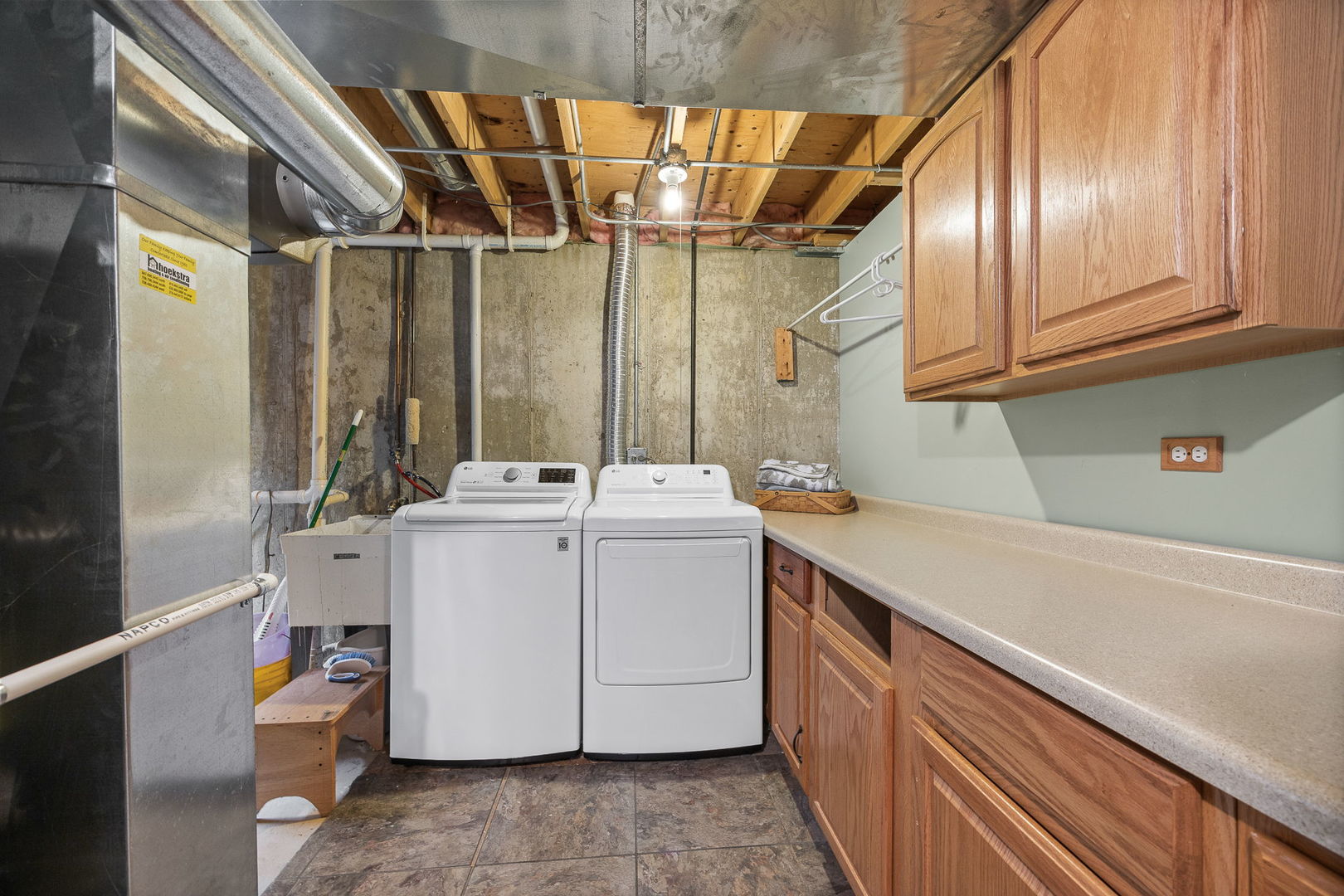 20W505 Elizabeth Street