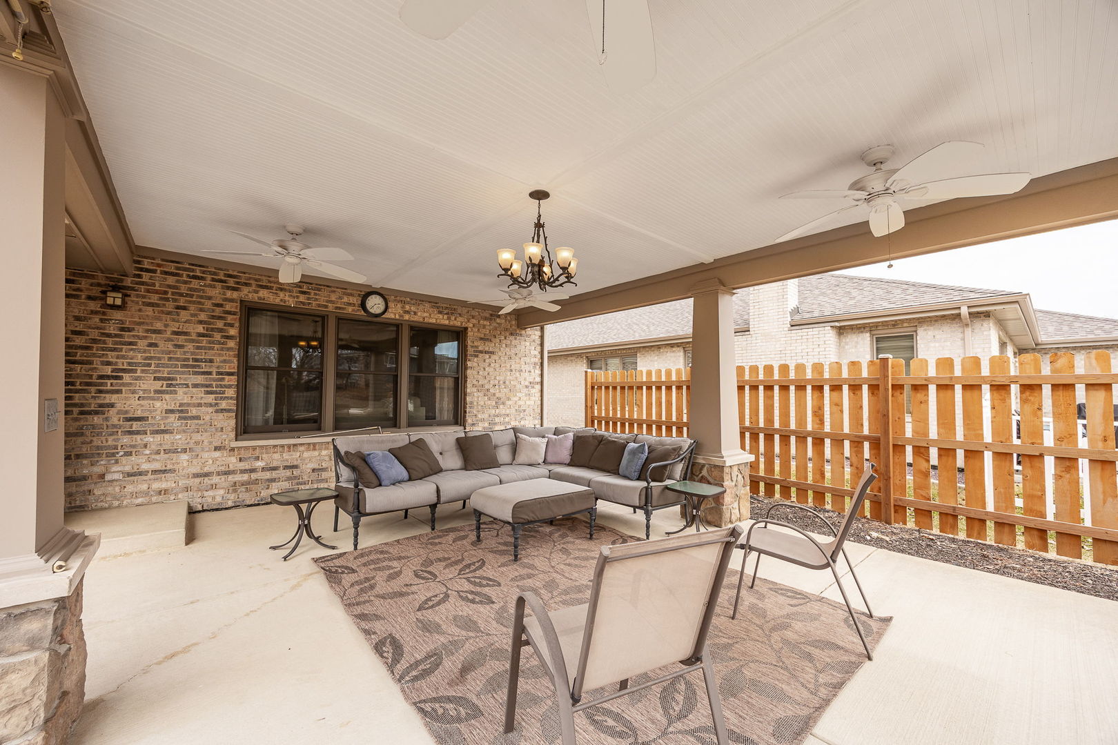 20W505 Elizabeth Street
