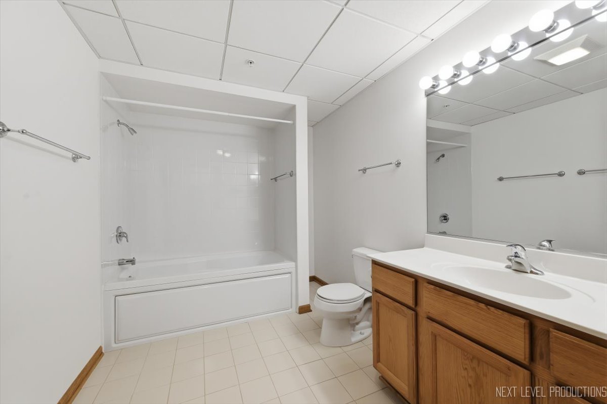 1500 S Ardmore Avenue Unit: 304