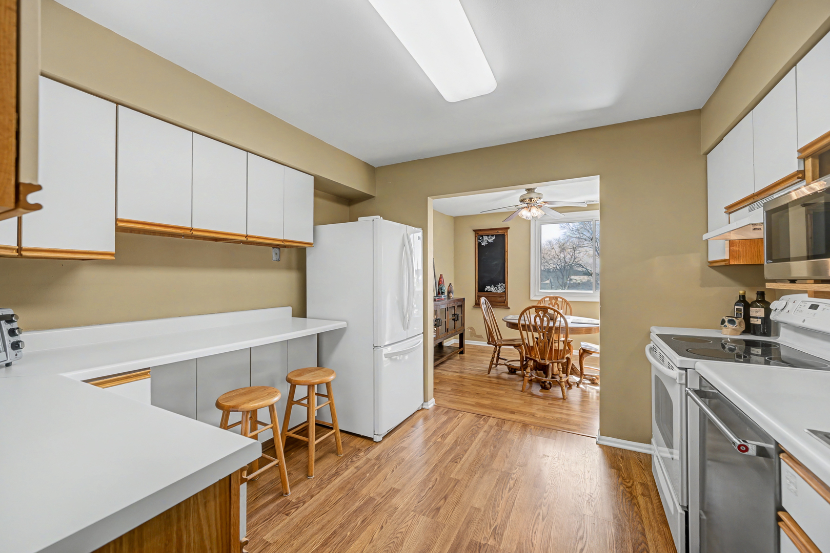 450 Raintree Court Unit: 3B