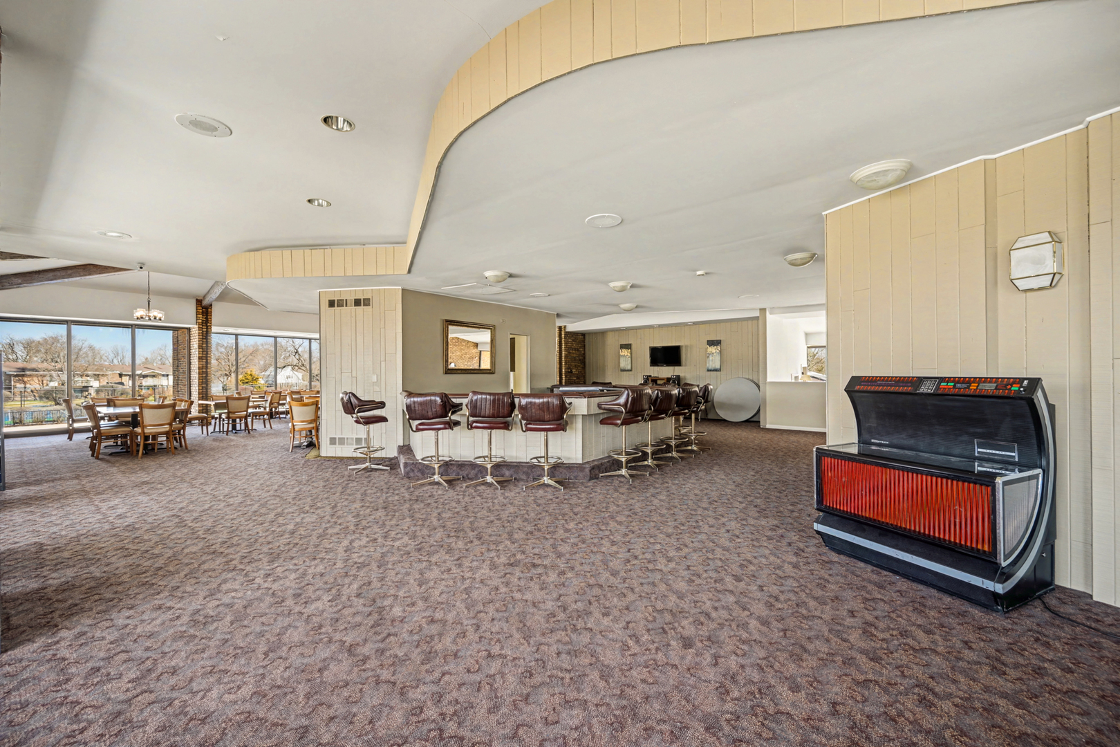 450 Raintree Court Unit: 3B