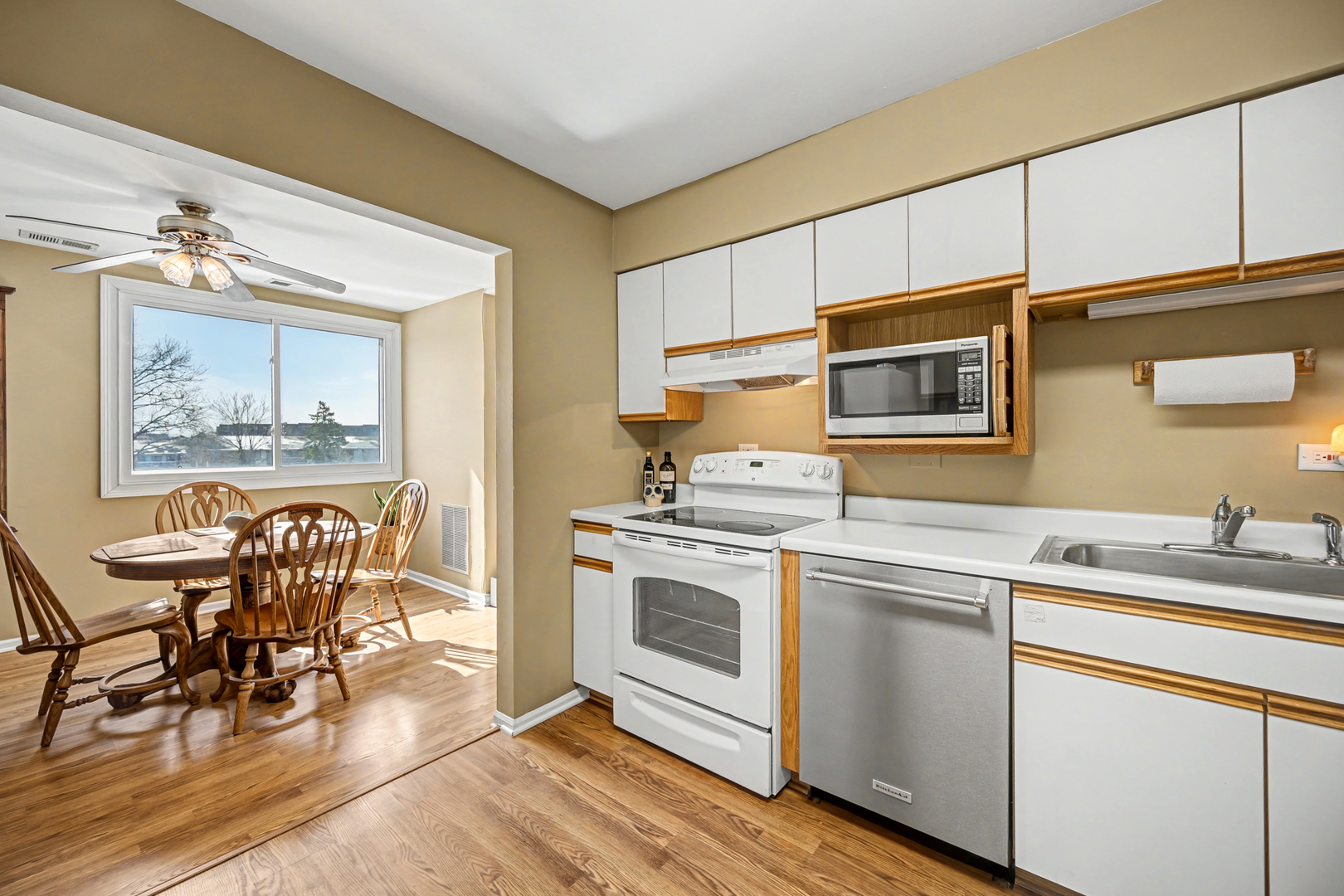 450 Raintree Court Unit: 3B