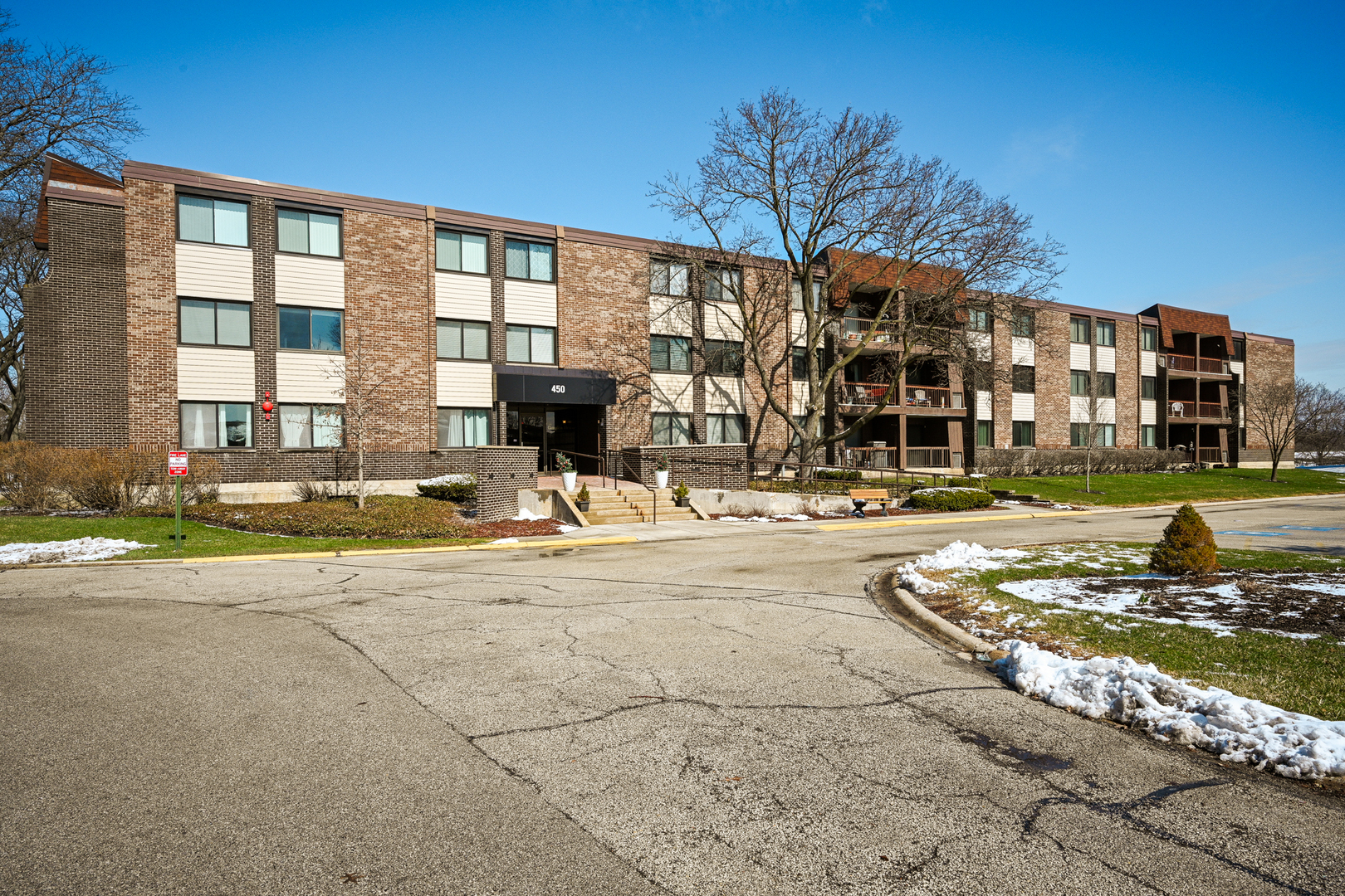 450 Raintree Court Unit: 3B