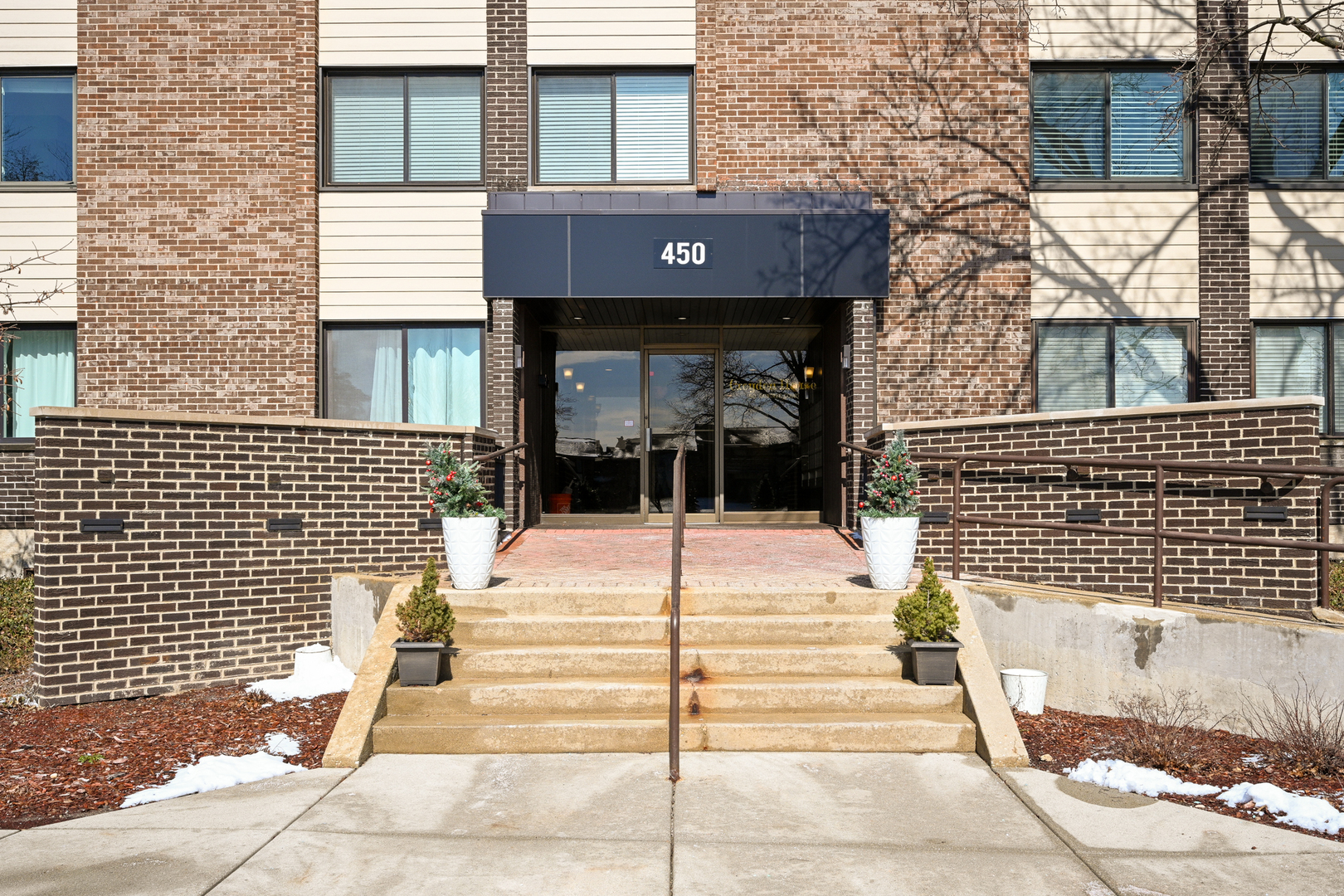 450 Raintree Court Unit: 3B