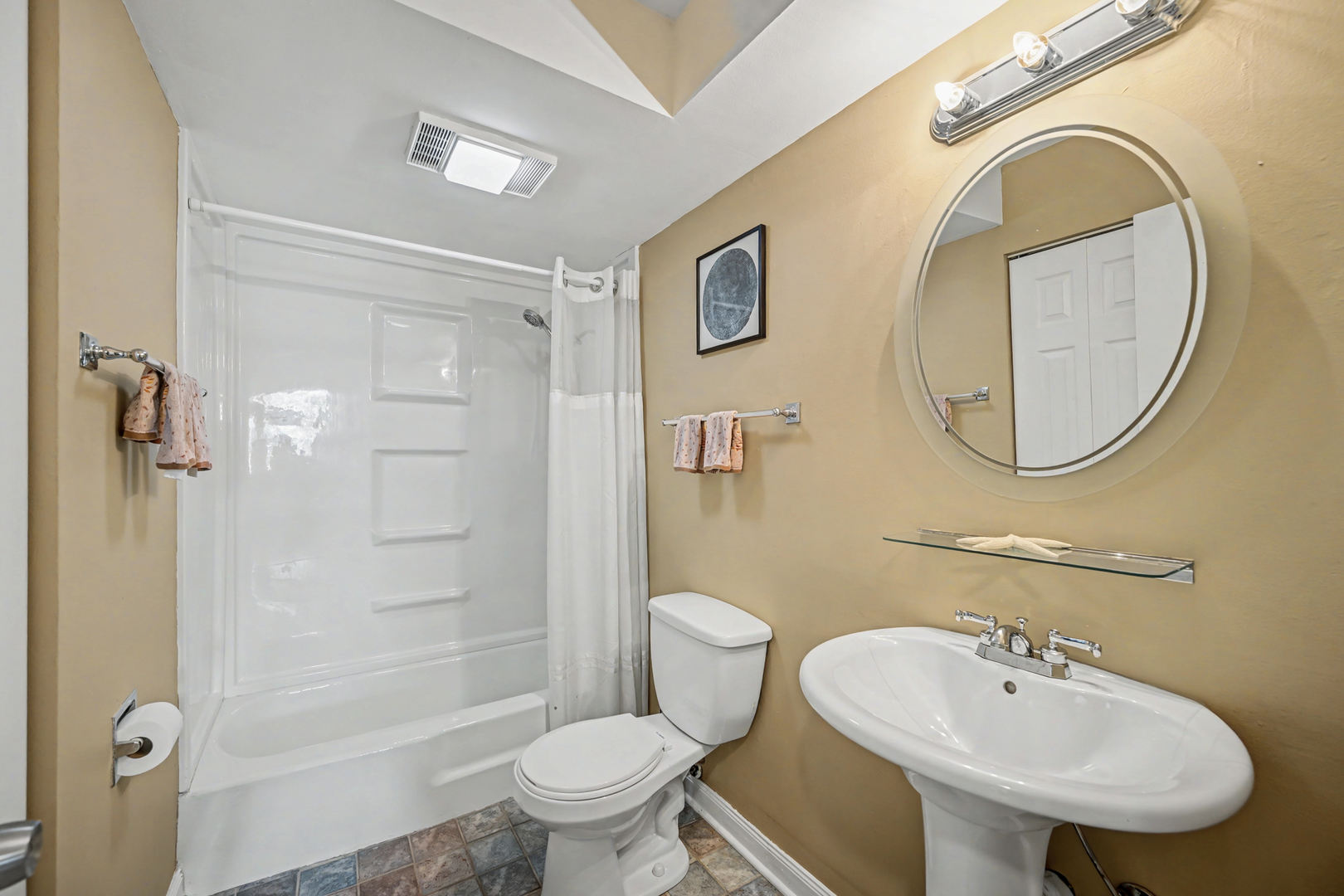 450 Raintree Court Unit: 3B