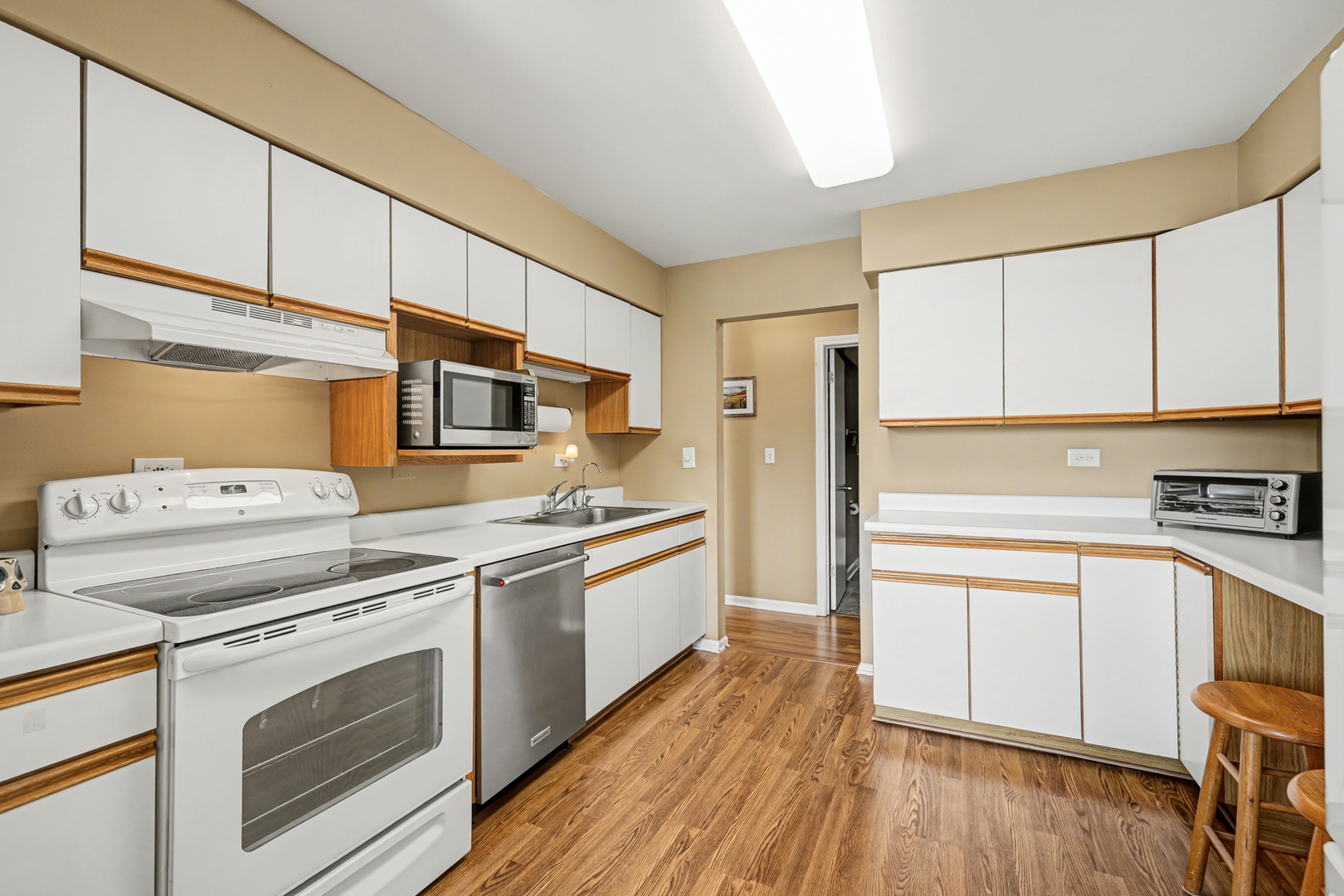 450 Raintree Court Unit: 3B