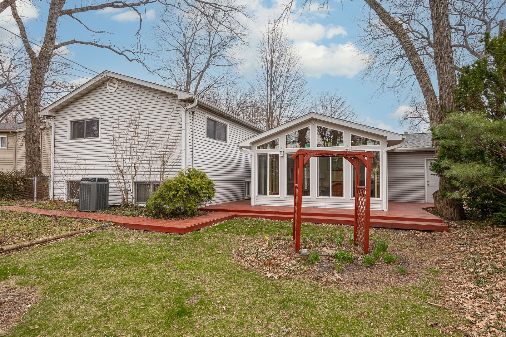 8000 Oakview Lane